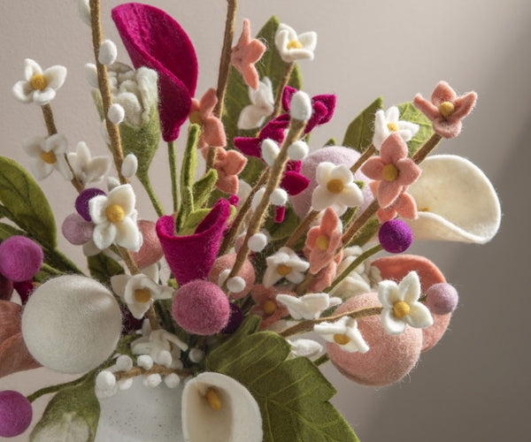 Gry & Sif Cosmos vilten bloem lichtpaars | ZIN Aan Tafel