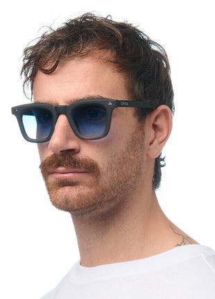OK068B3H-BL Okkia Firenze heren zonnebril zwart havana, blauwe glazen