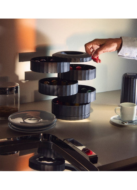 MDL19 B Alessi Plissé koffie capsule houder 5 laags zwart