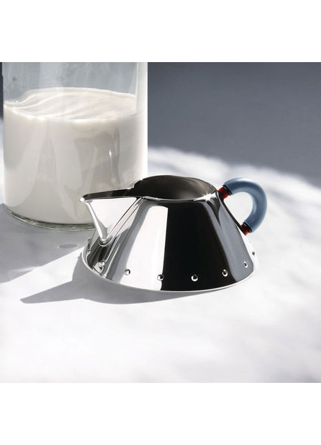 9096 Alessi Michael Graves design melkkan RVS blauw