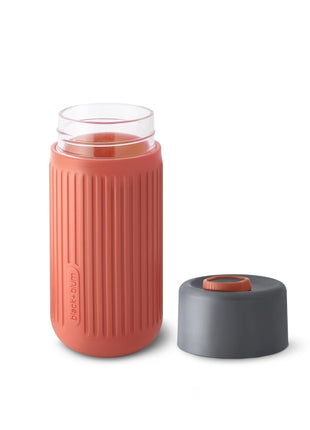 Black+Blum reisbeker . travel mug glas - siliconen hoes - rood