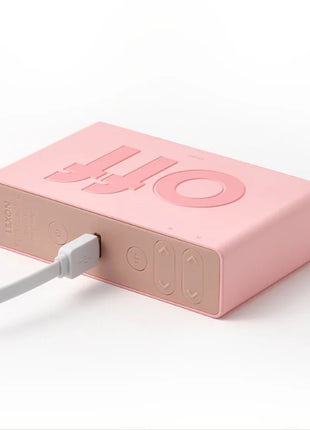 LR157P4 LEXON Flip Classic digitale oplaadbare wekker on/off roze