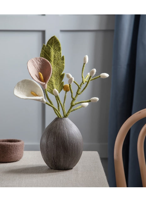 Gry & Sif vilten groene tak met witte knoppen 37 cm