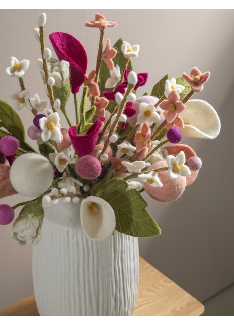 Gry & Sif vilten groene tak met witte knoppen 37 cm