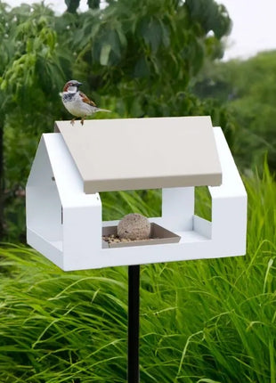 Heeej Barn vogelvoederhuis / birdfeeder op paal zand