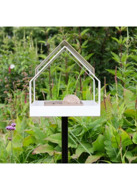 Heeej Barn vogelvoederhuis / birdfeeder op paal zand