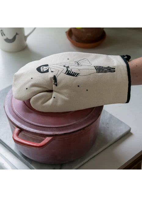 Helen B ovenwant pin up cake girl