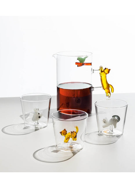 Ichendorf tabby cat - poes drinkglas wit grijze staart