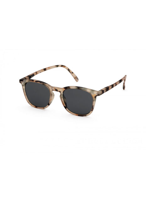 IZIPIZI #E SUN zonnebril trapeze light tortoise