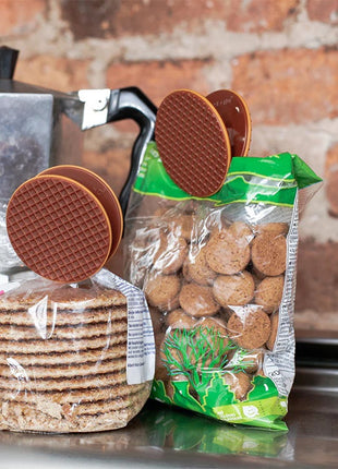 BC19 Kikkerland Stroopwafel bag clip