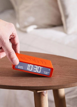 lr157o1 LEXON Flip Classic digitale oplaadbare wekker on/off oranje