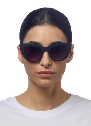 Okkia Claudia dames zonnebril big cat eye zwart