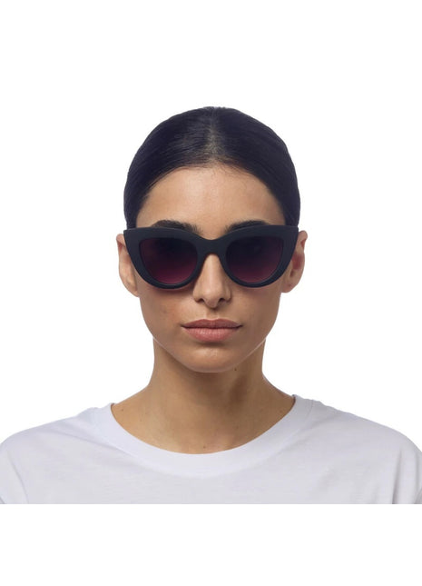 Okkia Claudia dames zonnebril big cat eye zwart