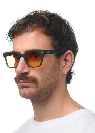 OK012B3H-YE OKKIA Giovanni zonnebril unisex zwart havana gele glazen