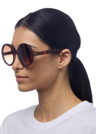 OK014-CH OKKIA Monica Round dames zonnebril classic havana