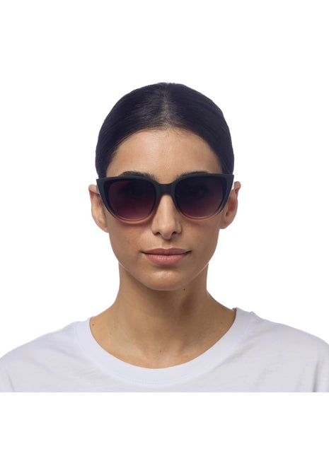 oko20-bp Okkia Silvia dames zonnebril zwart shaded roze