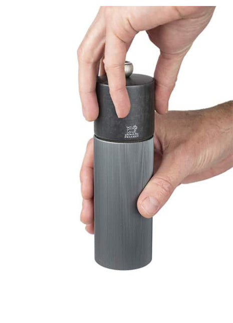 39943 Peugeot Line houten pepermolen carbon donker 18cm