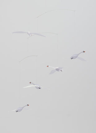 Flensted Mobiles Zwanen babykamer
