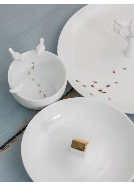 10756 Räder diep schaaltje vogels op rand wit porselein