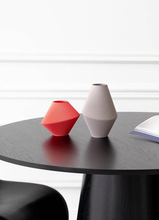 Recozy Cone 2 vaas - duurzame bloemenvaas maanlicht grijs