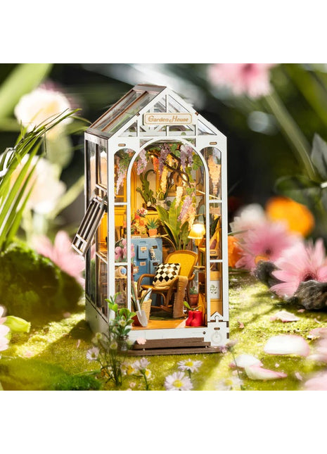 TGB06 Robotime Rolie Book Nook Garden House