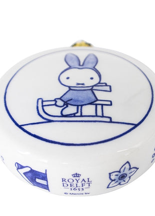 46202103 Royal Delft kerstornament nijntje slee delftsblauw