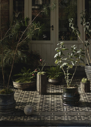 B5625002-900 Serax Pot Planter 01 M Zwart Mesa