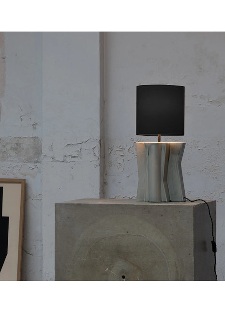 b1924021-013 Serax Yucca No.2 tafellamp grijs - zwart Bob Verhelst