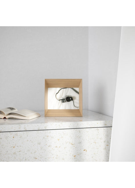 1016771-390 Umbra Lookout fotolijst 20x20 essenhout