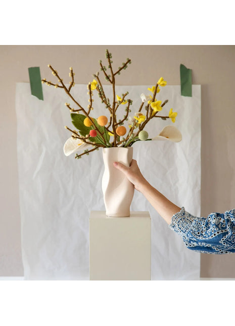 Gry & Sif vilten bloem op steel 3 cm koraal 30 cm