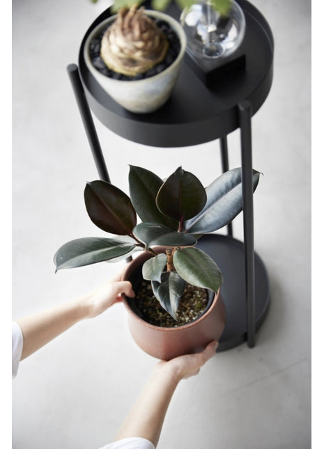 Yamazaki Tower 2-laags plantenstandaard met zwenkwiel zwart